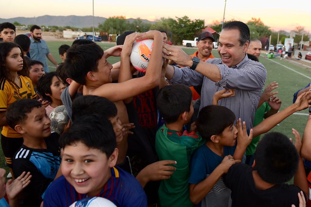 Entrega Toño Astiazarán rehabilitación de parques en la ciudad