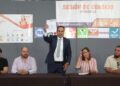 Recibe Toño Astiazarán constancia de presidente municipal electo para el período 2024 – 2027.