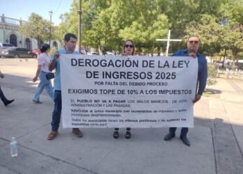 Se manifiestan en el Congreso por alza del predial en Navojoa; exigen derogar Ley de Ingresos 2025